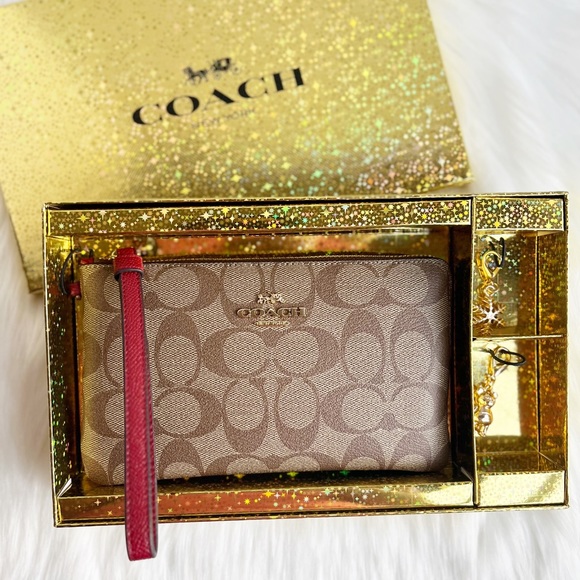 NWT Coach Signature Clutch Wristlet with Charms in A Gift Box - Picture 5 of 5